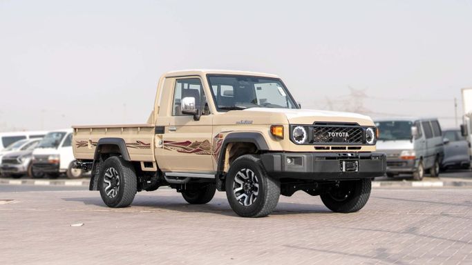 Новый Toyota Land Cruiser 70 Series Рестайлинг 2, 2.8 л, 2026 в Дубае от CGM Auto Бежевый цвет.  | AUTO.AE | Объявление #254113