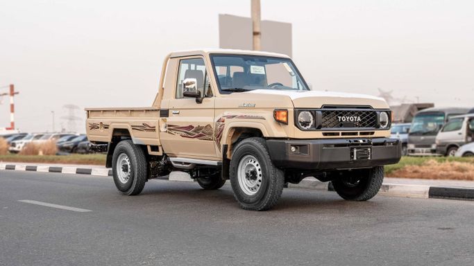 Новый Toyota Land Cruiser 70 Series Рестайлинг 2, 2.8 л, 2025 в Дубае от CGM Auto Бежевый цвет.  | AUTO.AE | Объявление #254194