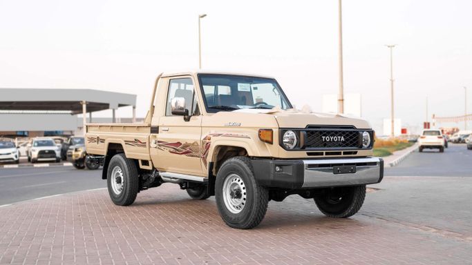 Новый Toyota Land Cruiser 70 Series Рестайлинг 2, 2.8 л, 2025 в Дубае от CGM Auto Бежевый цвет.  | AUTO.AE | Объявление #254213