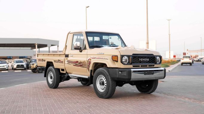 Новый Toyota Land Cruiser 70 Series Рестайлинг 2, 4.2 л, 2025 в Дубае от CGM Auto Бежевый цвет.  | AUTO.AE | Объявление #254215