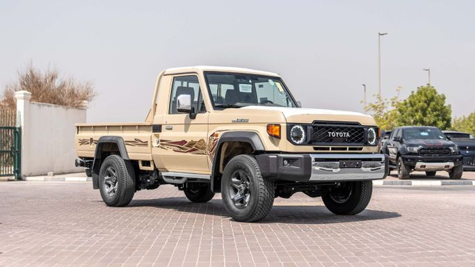 Новый Toyota Land Cruiser 70 Series Рестайлинг 2, 4.2 л, 2025 в Дубае от CGM Auto Бежевый цвет.  | AUTO.AE | Объявление #254216