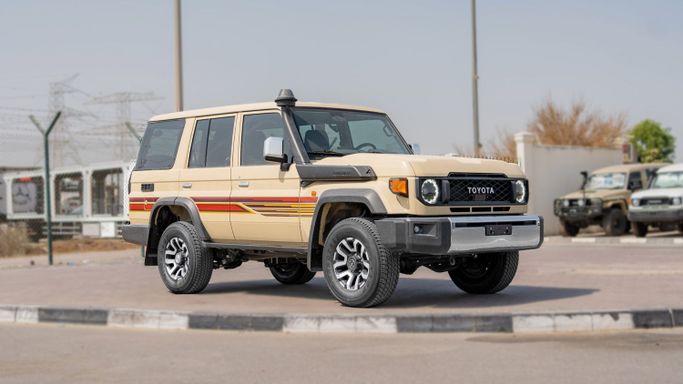 Новый Toyota Land Cruiser 70 Series Рестайлинг 2, 2.8 л, 2026 в Дубае от CGM Auto Бежевый цвет.  | AUTO.AE | Объявление #254237