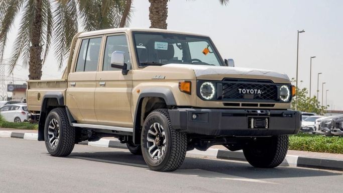 Новый Toyota Land Cruiser 70 Series Рестайлинг 2, 2.8 л, 2026 в Дубае от CGM Auto Бежевый цвет.  | AUTO.AE | Объявление #254294