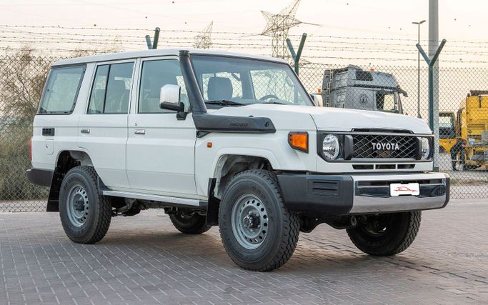 Новый Toyota Land Cruiser 70 Series Рестайлинг 2, 4.0 л, 2026 в Дубае от CGM Auto Белый цвет.  | AUTO.AE | Объявление #254447
