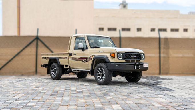 جديدة Toyota Land Cruiser 70 Series 70 Series Facelift 2, 2.8 l, 2026 في في دبي من CGM Auto، اللون بيج.  | AUTO.AE | إعلان #254530