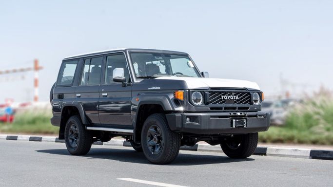 Новый Toyota Land Cruiser 70 Series Рестайлинг 2, 4.0 л, 2026 в Дубае от CGM Auto Серый цвет.  | AUTO.AE | Объявление #254543