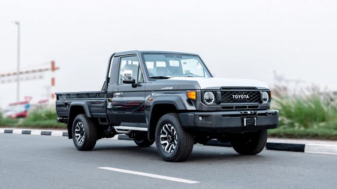 Новый Toyota Land Cruiser 70 Series Рестайлинг 2, 2.8 л, 2026 в Дубае от CGM Auto Серый цвет.  | AUTO.AE | Объявление #254546