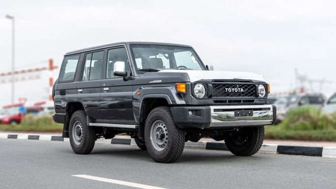 Новый Toyota Land Cruiser 70 Series Рестайлинг 2, 4.0 л, 2026 в Дубае от CGM Auto Серый цвет.  | AUTO.AE | Объявление #254551