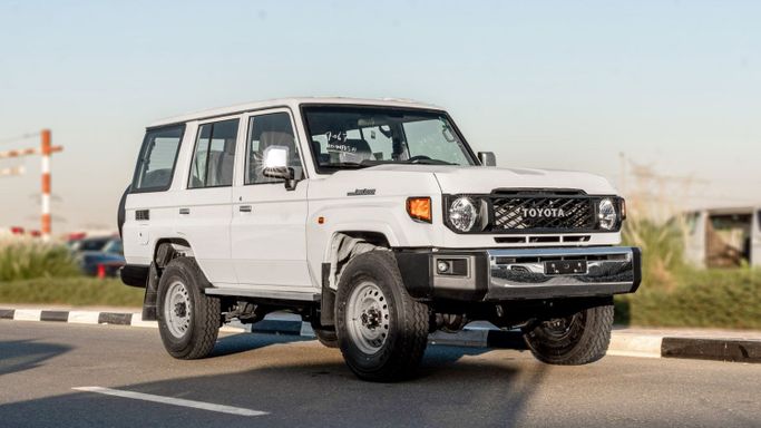 Новый Toyota Land Cruiser 70 Series Рестайлинг 2, 4.0 л, 2026 в Дубае от CGM Auto Белый цвет.  | AUTO.AE | Объявление #254558