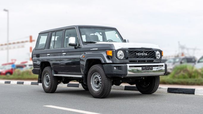 Новый Toyota Land Cruiser 70 Series Рестайлинг 2, 4.0 л, 2026 в Дубае от CGM Auto Серый цвет.  | AUTO.AE | Объявление #254571