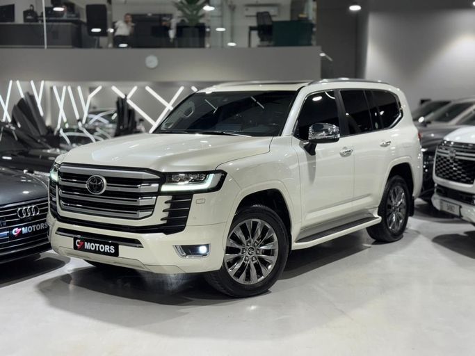 Подержанный Toyota Land Cruiser 300 Series, 4.0 л, 2021 в Дубае от C7 Motors Белый цвет.  | AUTO.AE | Объявление #257410