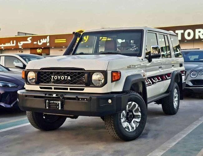 جديدة Toyota Land Cruiser 70 Series 70 Series Facelift 2, 4.0 l, 2026 في في دبي من SK Motors، اللون أبيض. مواصفات الخليج | AUTO.AE | إعلان #257544