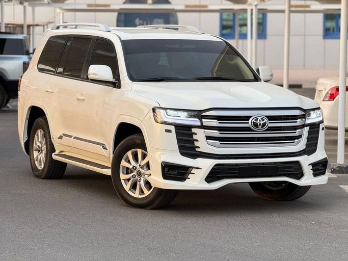 Подержанный Toyota Land Cruiser 200 Series Рестайлинг 2, 4.6 л, 2018 в Дубае от HH MOTORS CORPORATION Белый цвет. GCC | AUTO.AE | Объявление #260073