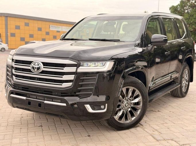 مستعملة Toyota Land Cruiser 200 Series 200 Series Facelift 2, 4.0 l, 2017 في في دبي من HH MOTORS CORPORATION، اللون أسود. مواصفات الخليج | AUTO.AE | إعلان #260095