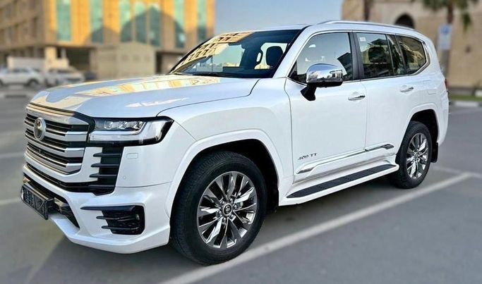 Подержанный Toyota Land Cruiser Twin Turbo 300 Series, 3.5 л, 2022 в Дубае от HH MOTORS CORPORATION Белый цвет. GCC | AUTO.AE | Объявление #260102
