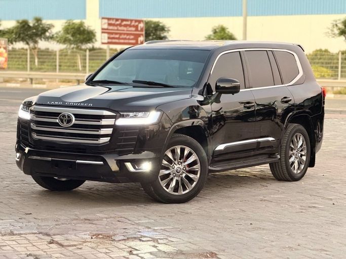 Подержанный Toyota Land Cruiser 200 Series Рестайлинг 2, 4.0 л, 2018 в Дубае от HH MOTORS CORPORATION Черный цвет. GCC | AUTO.AE | Объявление #260122