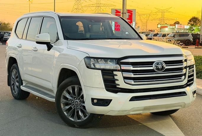 Used Toyota Land Cruiser Twin Turbo 300 Series, 3.5 l, 2022 in Dubai by HH MOTORS CORPORATION, White color. GCC Specs | AUTO.AE | Listing #260148