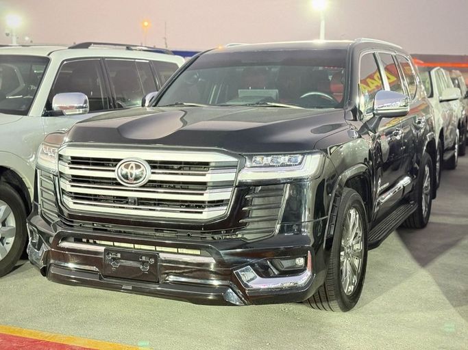 Used Toyota Land Cruiser 200 Series Facelift 2, 4.0 l, 2018 in Dubai by HH MOTORS CORPORATION, Black color. GCC Specs | AUTO.AE | Listing #260161