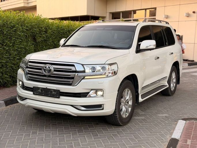 مستعملة Toyota Land Cruiser 200 Series 200 Series Facelift 2, 4.0 l, 2016 في في دبي من HH MOTORS CORPORATION، اللون أبيض. مواصفات الخليج | AUTO.AE | إعلان #260181