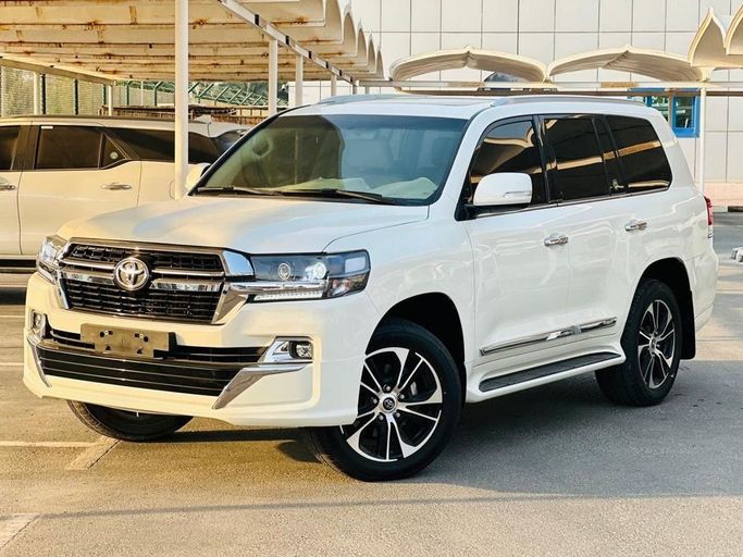 مستعملة Toyota Land Cruiser 200 Series 200 Series Facelift 2, 5.7 l, 2019 في في دبي من HH MOTORS CORPORATION، اللون أبيض. مواصفات الخليج | AUTO.AE | إعلان #260188