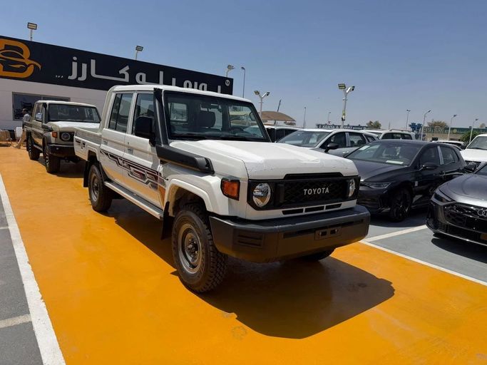 New Toyota Land Cruiser 70 Series Facelift 2, 4.0 l, 2025 in Dubai by Bormela Cars, White color. GCC Specs | AUTO.AE | Listing #260584