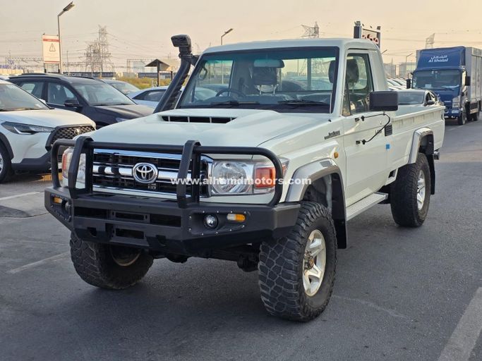Used Toyota Land Cruiser 70 Series Facelift 1, 4.5 l, 2017 in Dubai by Alhamd Motors, White color.  | AUTO.AE | Listing #260907