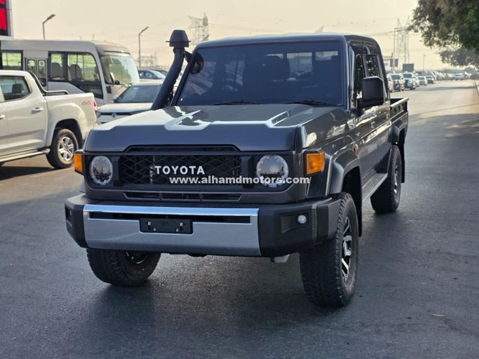 مستعملة Toyota Land Cruiser 70 Series 70 Series Facelift 1, 4.5 l, 2017 في في دبي من Alhamd Motors، اللون رمادي.  | AUTO.AE | إعلان #260914