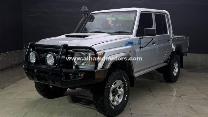 Used Toyota Land Cruiser 70 Series Facelift 1, 4.5 l, 2017 in Dubai by Alhamd Motors, Silver color.  | AUTO.AE | Listing #260928