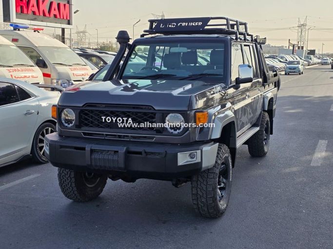 Used Toyota Land Cruiser 70 Series Facelift 1, 4.5 l, 2017 in Dubai by Alhamd Motors, Black color.  | AUTO.AE | Listing #260930