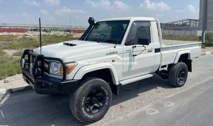 مستعملة Toyota Land Cruiser 70 Series 70 Series Facelift 1, 4.5 l, 2017 في في دبي من Alhamd Motors، اللون أبيض.  | AUTO.AE | إعلان #260935