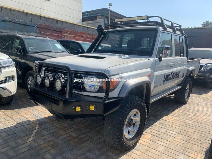 مستعملة Toyota Land Cruiser 70 Series 70 Series Facelift 1, 4.5 l, 2013 في في دبي من Alhamd Motors، اللون أبيض.  | AUTO.AE | إعلان #260985