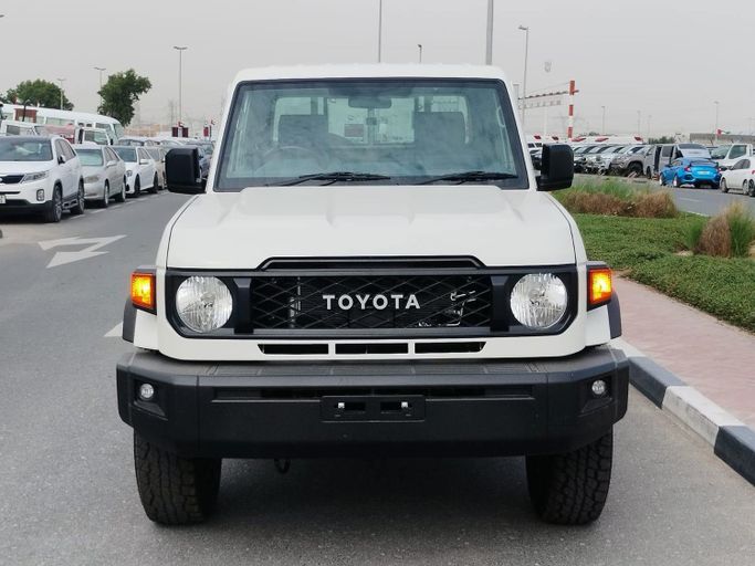 جديدة Toyota Land Cruiser 70 Series 70 Series Facelift 2, 2.8 l, 2025 في في دبي من Nexus Auto FZE، اللون بيج. أخرى | AUTO.AE | إعلان #261039
