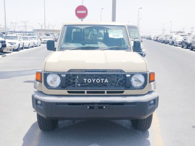 جديدة Toyota Land Cruiser 70 Series 70 Series Facelift 2, 4.2 l, 2025 في في دبي من Nexus Auto FZE، اللون بيج. أخرى | AUTO.AE | إعلان #261045