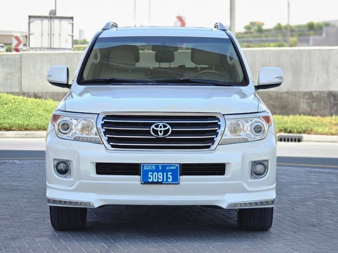 Подержанный Toyota Land Cruiser 200 Series Рестайлинг 1, 4.0 л, 2014 в Дубае Белый цвет. GCC | AUTO.AE | Объявление #261792