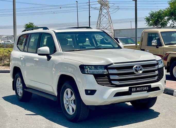 Подержанный Toyota Land Cruiser 300 Series, 4.0 л, 2025 в Дубае от 66 Motors Белый цвет. GCC | AUTO.AE | Объявление #261862