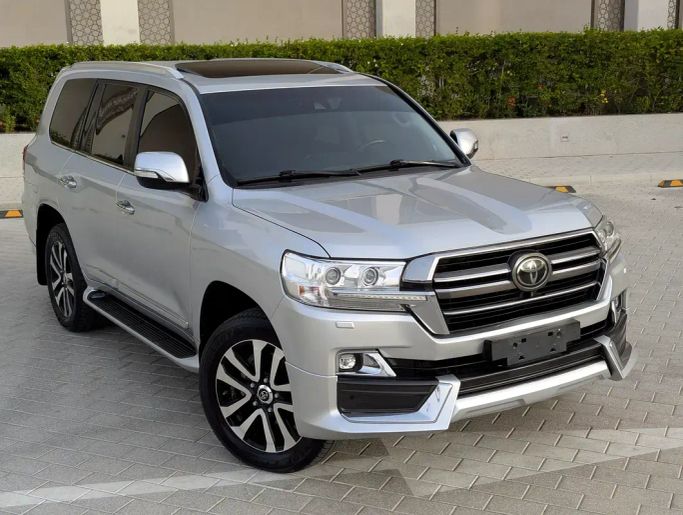 مستعملة Toyota Land Cruiser 200 Series 200 Series Facelift 2, 5.7 l, 2019 في في دبي من NEW ABU TAJ MOTORS، اللون فضي. مواصفات الخليج | AUTO.AE | إعلان #262747