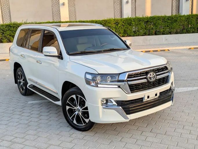 Подержанный Toyota Land Cruiser 200 Series Рестайлинг 2, 4.6 л, 2018 в Дубае от NEW ABU TAJ MOTORS Белый цвет. GCC | AUTO.AE | Объявление #262772