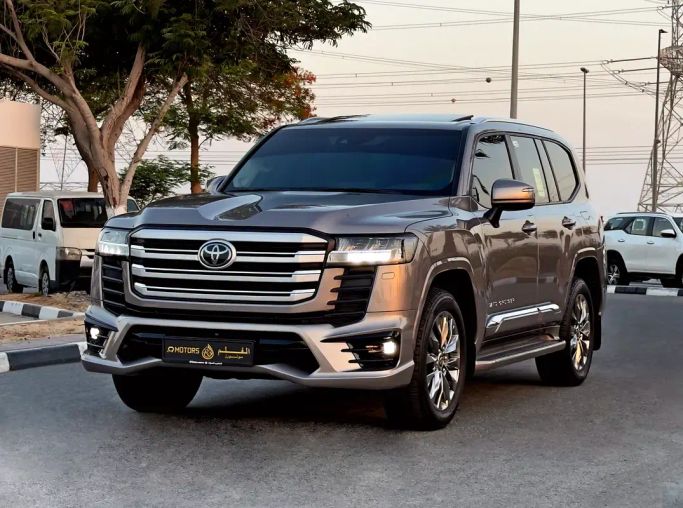 Подержанный Toyota Land Cruiser Twin Turbo 300 Series, 3.5 л, 2024 в Дубае от Q Motors Другой цвет цвет. GCC | AUTO.AE | Объявление #263603