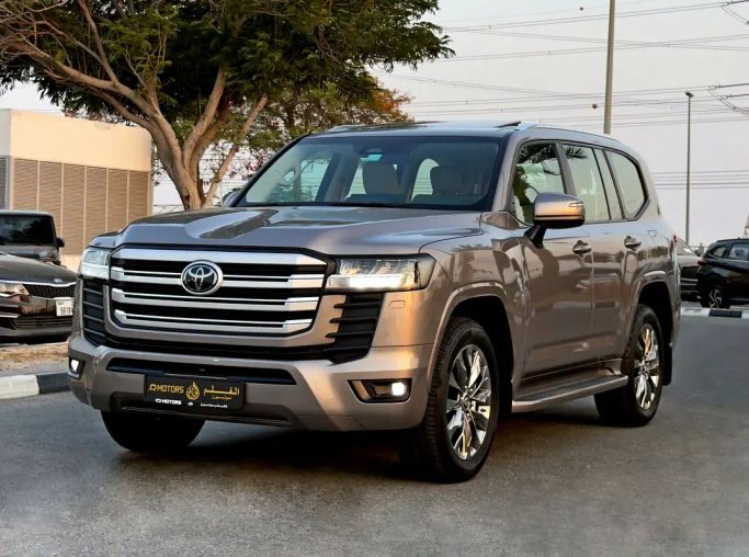 Подержанный Toyota Land Cruiser 300 Series, 4.0 л, 2025 в Дубае от Q Motors Другой цвет цвет. GCC | AUTO.AE | Объявление #263606