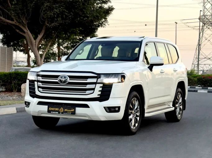 Подержанный Toyota Land Cruiser 300 Series, 4.0 л, 2024 в Дубае от Q Motors Белый цвет. GCC | AUTO.AE | Объявление #263609