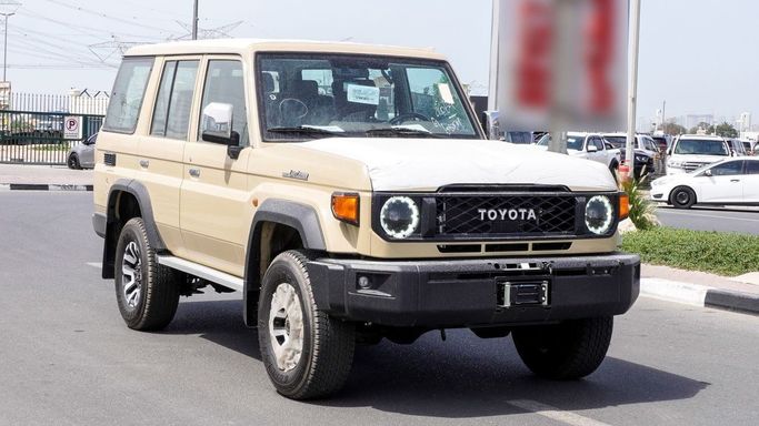 Новый Toyota Land Cruiser 70 Series Рестайлинг 2, 2.8 л, 2025 в Дубае от Atlantis Motors FZE Светло-коричневый цвет.  | AUTO.AE | Объявление #265001