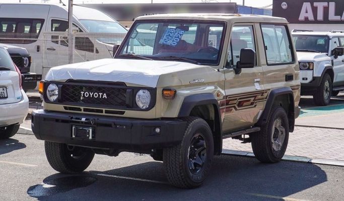 Новый Toyota Land Cruiser 70 Series Рестайлинг 2, 4.0 л, 2024 в Дубае от Atlantis Motors FZE Светло-коричневый цвет. GCC | AUTO.AE | Объявление #265137
