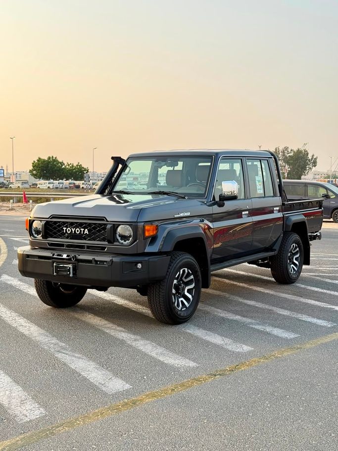 جديدة Toyota Land Cruiser 70 Series 70 Series Facelift 2, 4.0 l, 2026 في في دبي من Signature Motors FZE، اللون رمادي. مواصفات الخليج | AUTO.AE | إعلان #265155
