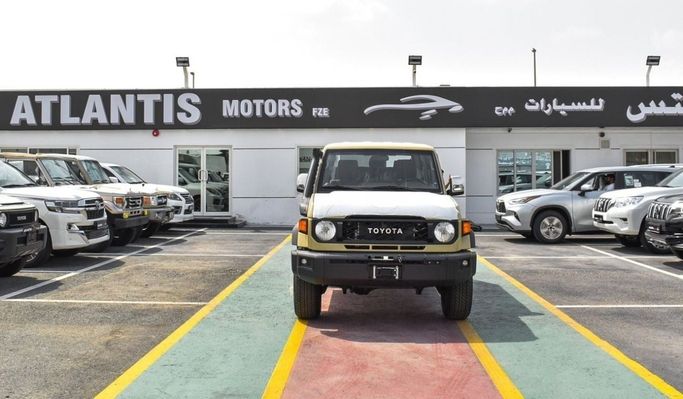 Новый Toyota Land Cruiser 70 Series Рестайлинг 2, 4.0 л, 2024 в Дубае от Atlantis Motors FZE Светло-коричневый цвет. GCC | AUTO.AE | Объявление #265220