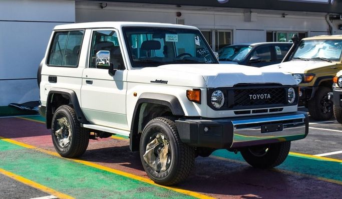 Новый Toyota Land Cruiser 70 Series Рестайлинг 2, 4.0 л, 2024 в Дубае от Atlantis Motors FZE Белый цвет. GCC | AUTO.AE | Объявление #265300