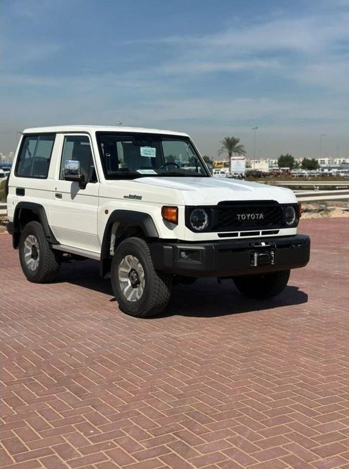 Новый Toyota Land Cruiser 70 Series Рестайлинг 2, 2.8 л, 2024 в Дубае от Atlantis Motors FZE Белый цвет. GCC | AUTO.AE | Объявление #265303