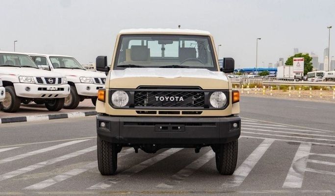 Новый Toyota Land Cruiser 70 Series Рестайлинг 2, 4.0 л, 2024 в Дубае от Atlantis Motors FZE Бежевый цвет. GCC | AUTO.AE | Объявление #265315