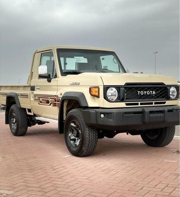 Новый Toyota Land Cruiser 70 Series Рестайлинг 2, 4.0 л, 2024 в Дубае от Atlantis Motors FZE Бежевый цвет. GCC | AUTO.AE | Объявление #265326