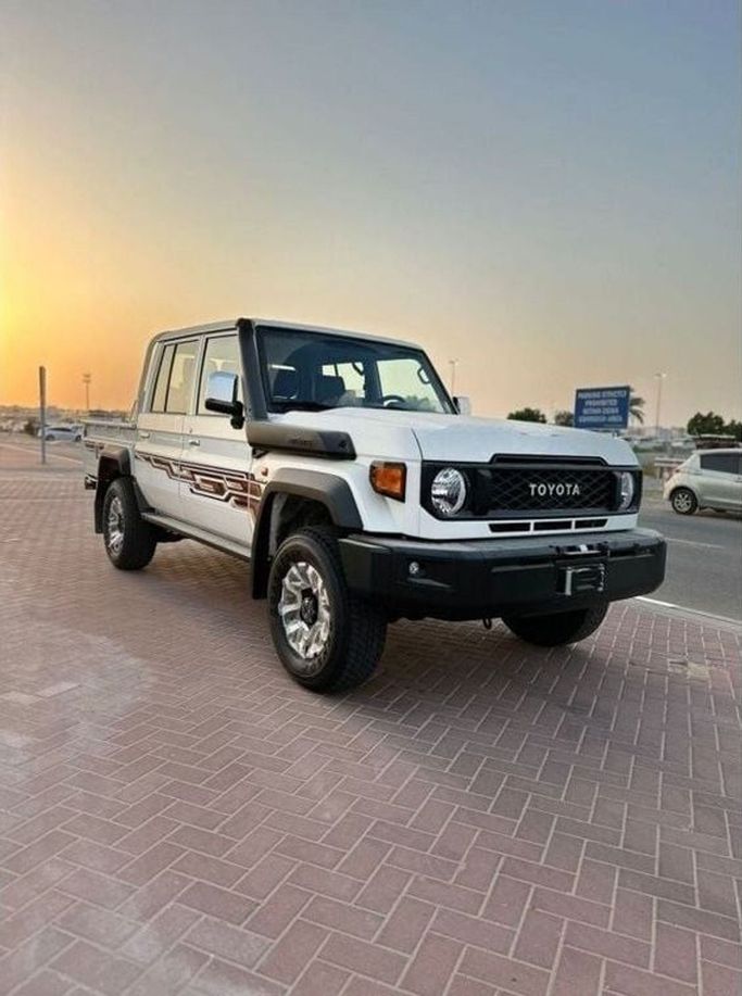 Новый Toyota Land Cruiser 70 Series Рестайлинг 2, 4.0 л, 2024 в Дубае от Atlantis Motors FZE Белый цвет. GCC | AUTO.AE | Объявление #265330