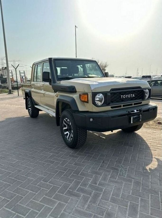 Новый Toyota Land Cruiser 70 Series Рестайлинг 2, 4.0 л, 2024 в Дубае от Atlantis Motors FZE Бежевый цвет. GCC | AUTO.AE | Объявление #265333